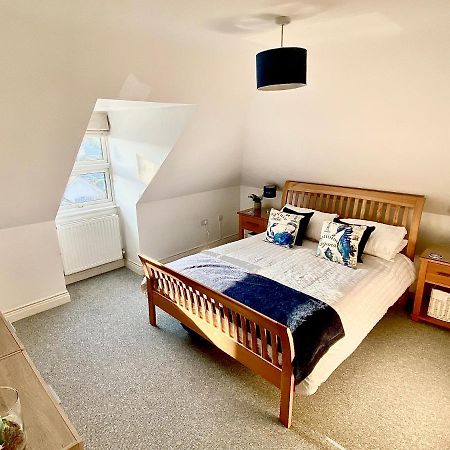 Swanage Holiday Penthouse Apartment, Moments From Beach And Town, On Site Parking, Fast Wifi, Sleeps Up To 6, Rated Exceptional Экстерьер фото
