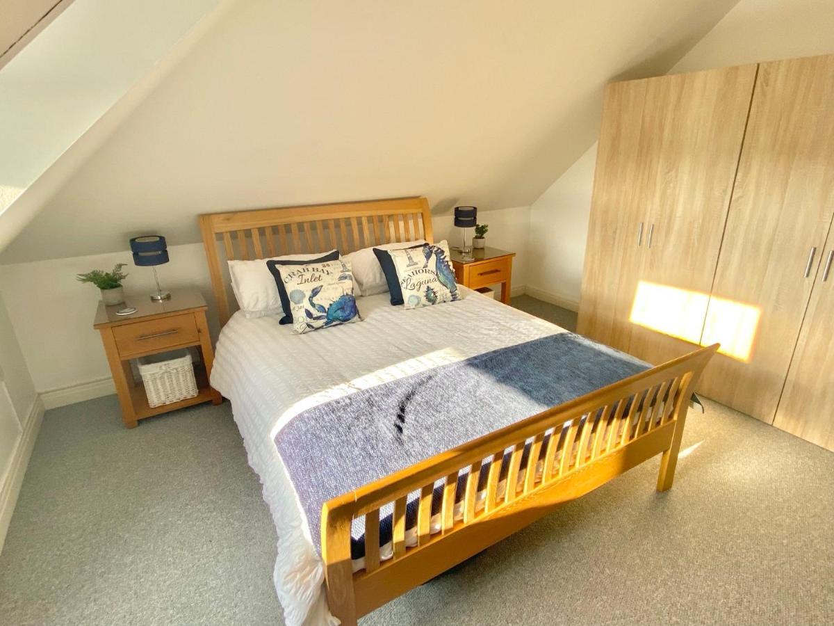 Swanage Holiday Penthouse Apartment, Moments From Beach And Town, On Site Parking, Fast Wifi, Sleeps Up To 6, Rated Exceptional Экстерьер фото